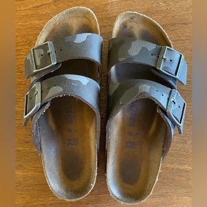 Birkenstock Arizona Camouflage Black and Grey size 8/8.5 (39 Euro) women